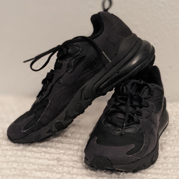 Boys Nike Shoes - Picture 2 of 9